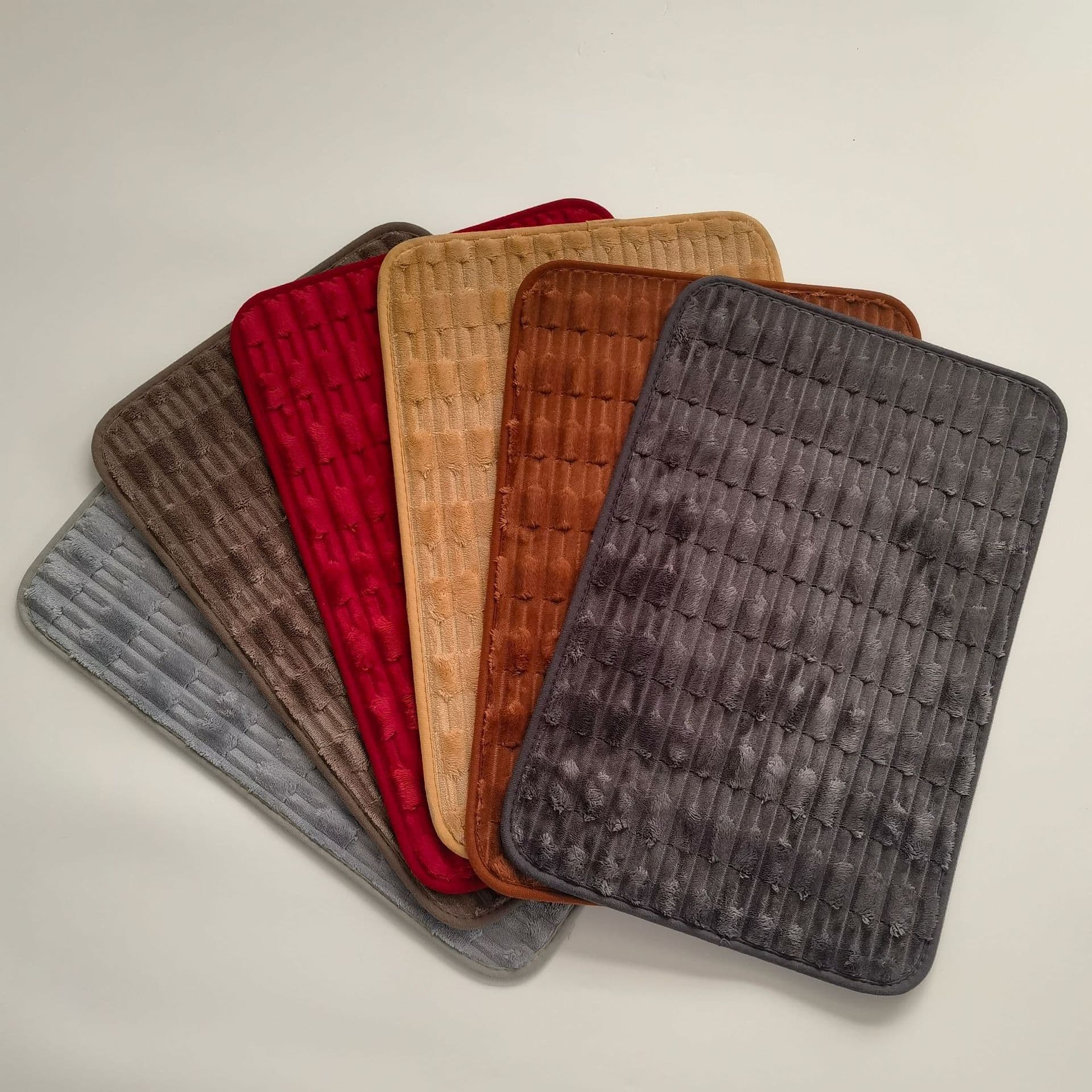 Bamboo-shaped firecracker mat with soft bottom, suitable for indoor bathrooms, showers, toilets, and other bathrooms. It is non-slip, absorbent, and dust-removing.