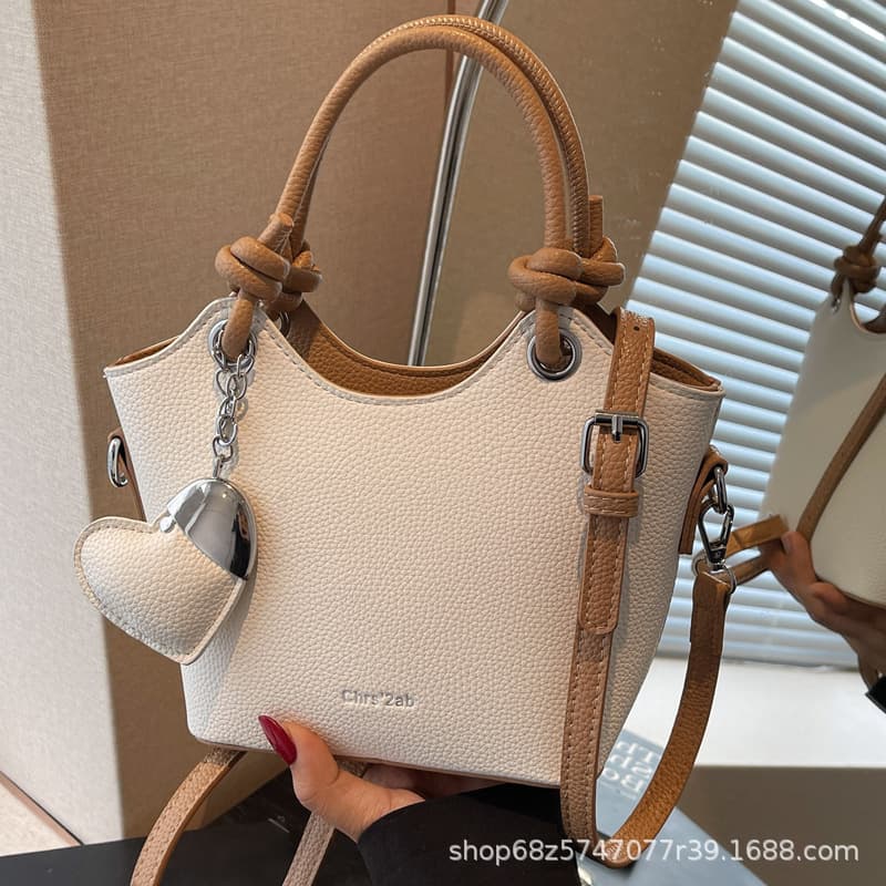 Spring and summer foreign style handbags for women 2025 new simple casual large capacity shoulder bag commuter shoulder bag