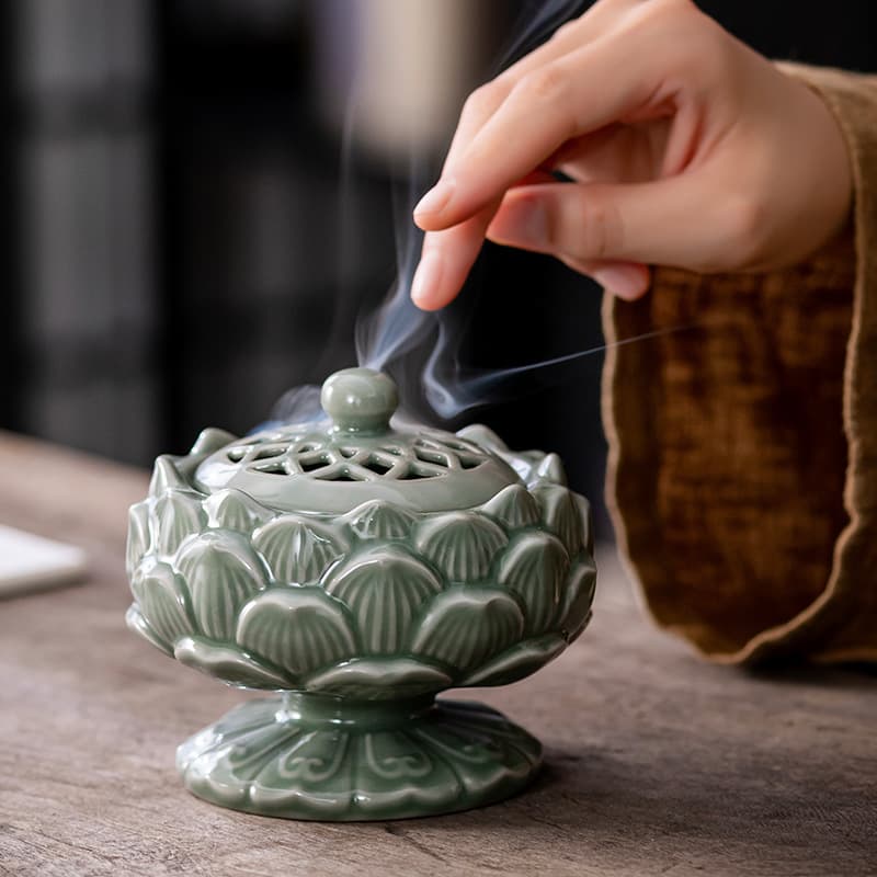 New Chinese style tall lotus ceramic plate incense burner home indoor agarwood and sandalwood incense burner aromatherapy burner desktop Zen ornaments