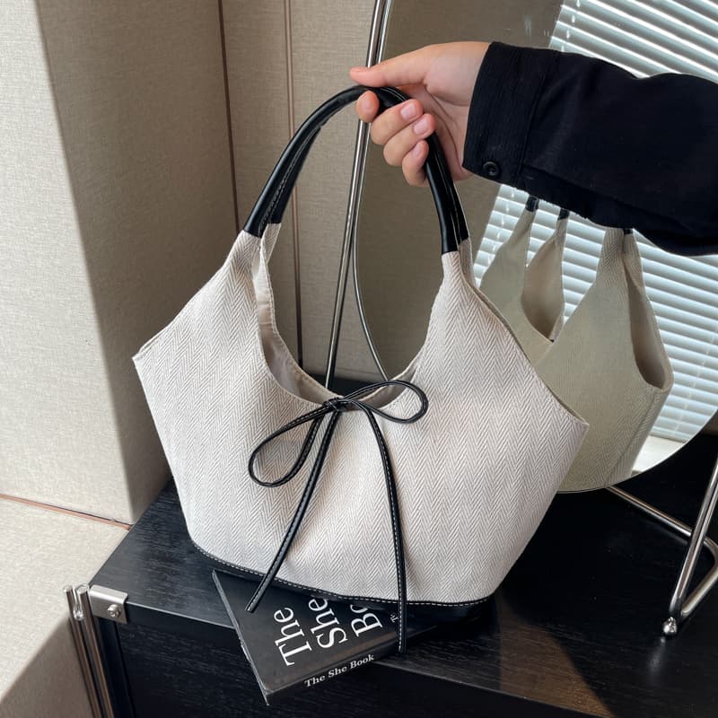 Niche Canvas Tote Bag for Women 2025 New Commuter Fashion Handheld Bag, Versatile Shoulder Underarm Bag