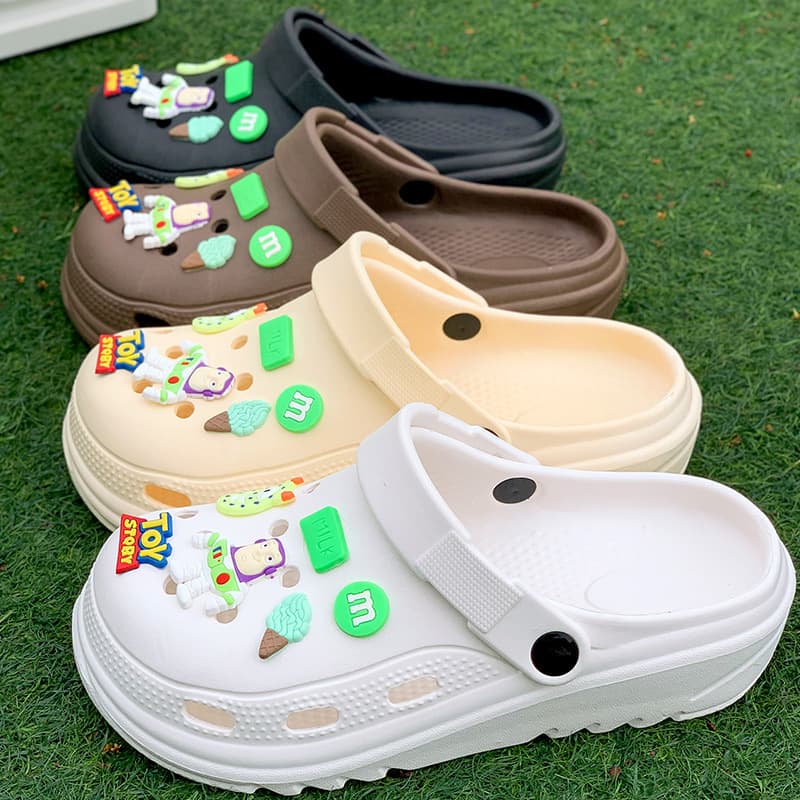 New Cartoon Fashion Lightweight Cute Outdoor Nurse Breathable Sandals for Men Summer 2026