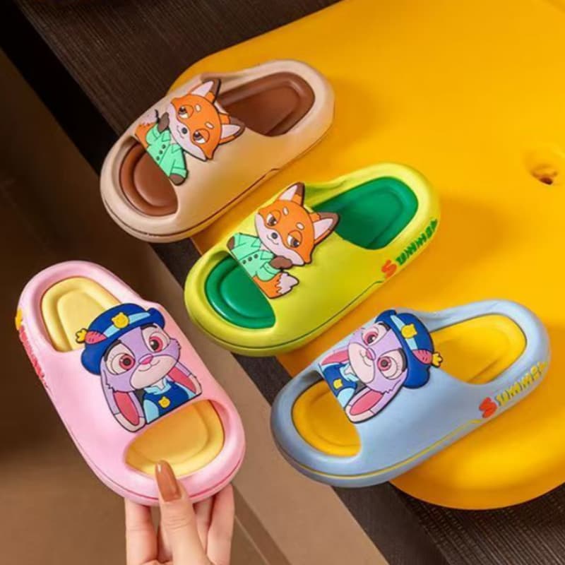 Children's Summer Cartoon Slippers for Outdoor Wear, Fashionable Home Slippers for Girls, Thickened Non-Slip Cool Slippers for Older Kids, Boys' Shoes