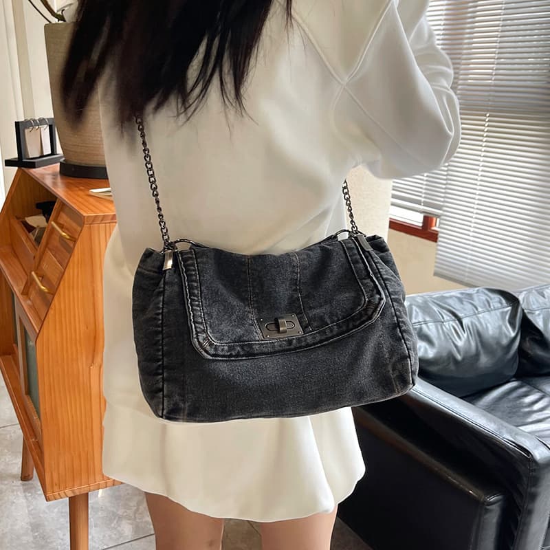 New Style Casual Fashion Chain Large Capacity Trendy Shoulder Tote Crossbody Bag for School and Commute