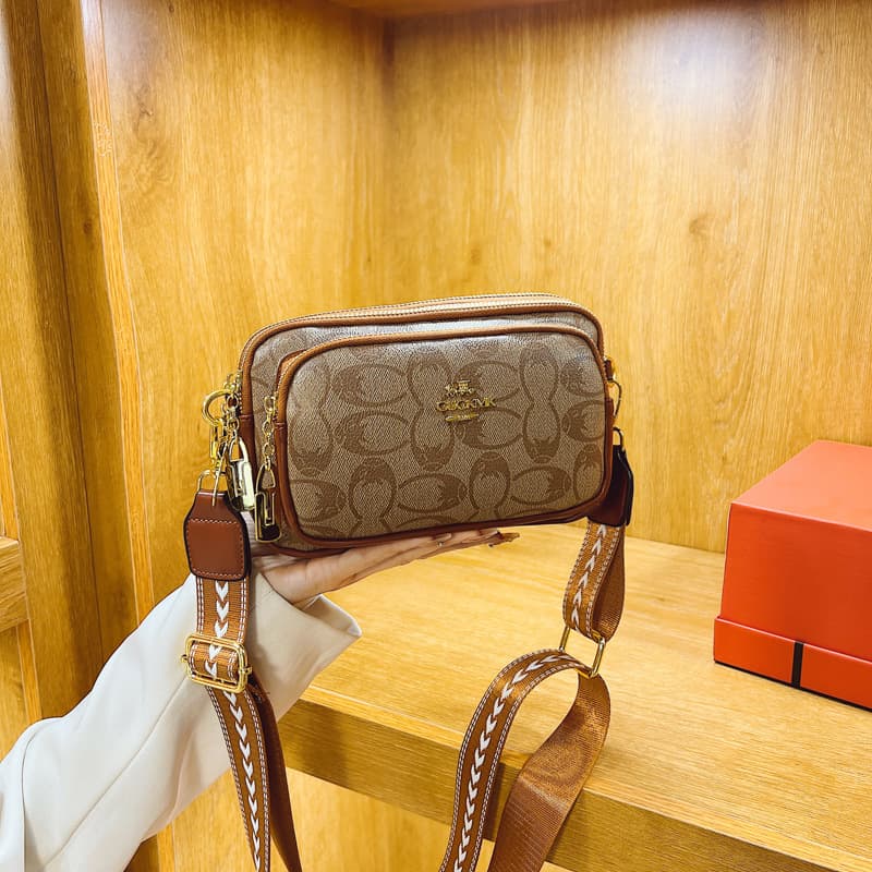 Koujia Hot-Selling Women's Bag 2026 New Style Foreign Trade Women's Bag French Retro Printed Wide Strap Small Square Bag Shoulder Bag