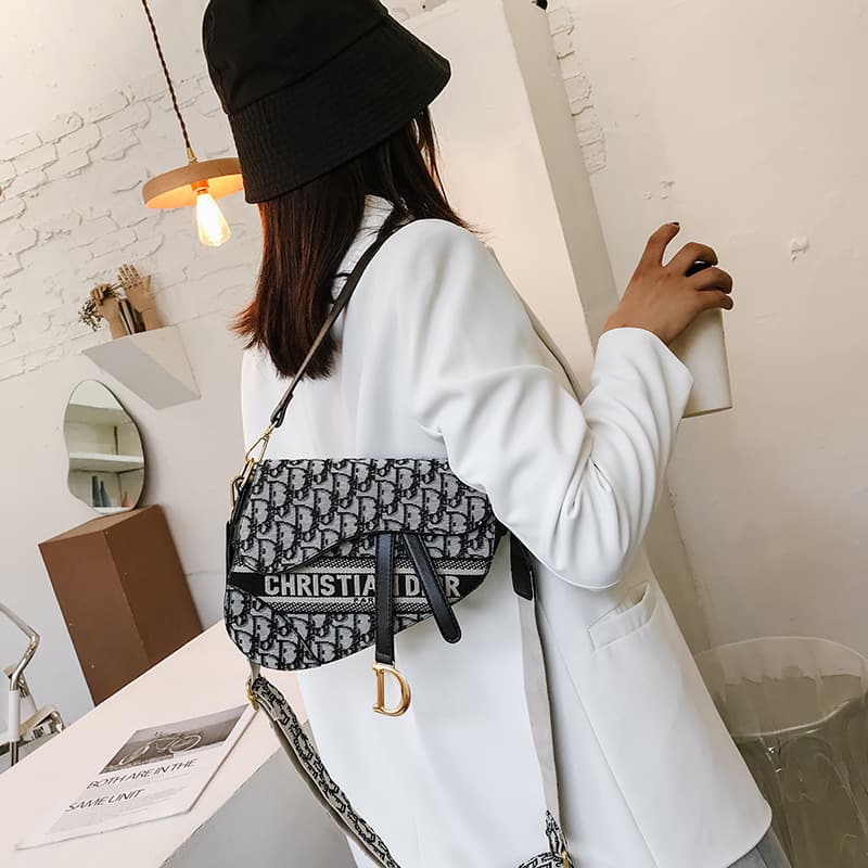 New 2024 Underarm Saddle Bag for Women Trendy High-End Embroidered Wide Strap Versatile Fashion Shoulder Crossbody Bag