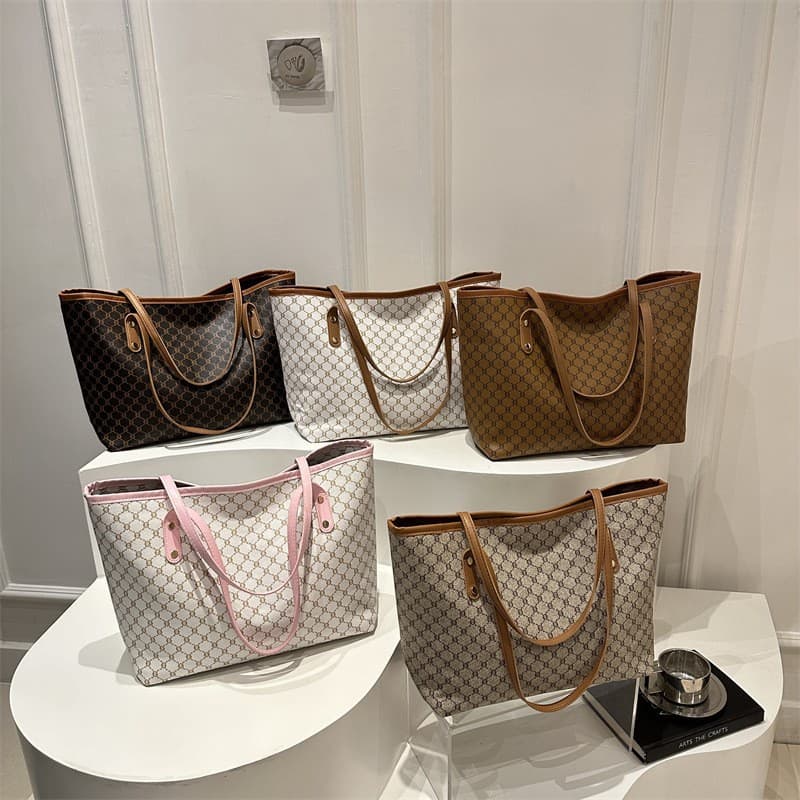 Large-Capacity Bag for Women, Stylish Tote Bag for Commuting, 2025 New Vintage Print Trendy Shoulder Bag, High-Quality Women's Bag