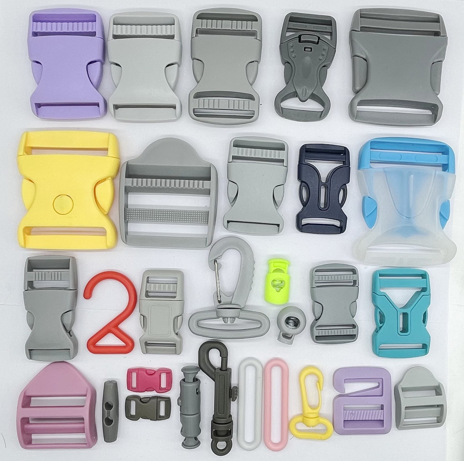 Factory supplies colorful buckles, clasps, adjustable buckles, waist bag buckles, and POM buckles for bags and suitcases. Colors can be customized.