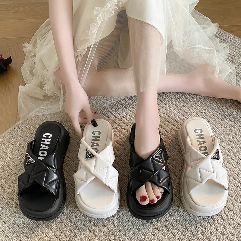 Thick Sole Platform Slippers Women 2024 New Summer Outdoor Fashion Cross Fairy Style Trendy Beach Sandals