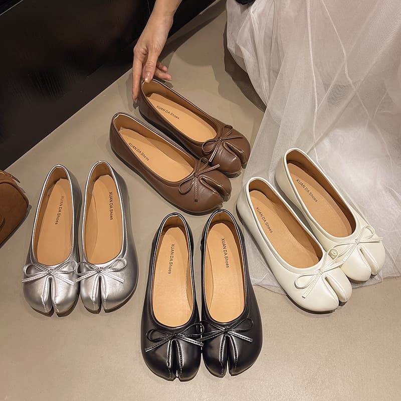 Flat Sole Split Toe Pig Trotters Shoes Red Single Layer Women's Shoes Spring Autumn 2025 Summer Silver Bow Thumb Pig Feet Shoes