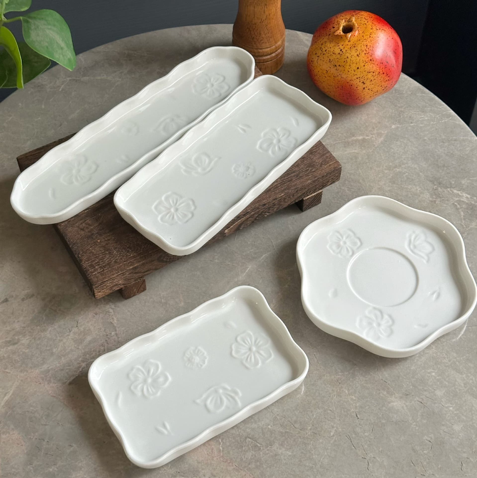 Bone dish snack plate fruit plate bone-shaped garbage plate Japanese household ceramic dinner plate flat rectangular serving tray