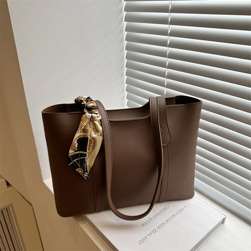 2025 New Trendy Retro Commuter Versatile Shoulder Bag High-Aesthetic Tote Bag for College Students Women