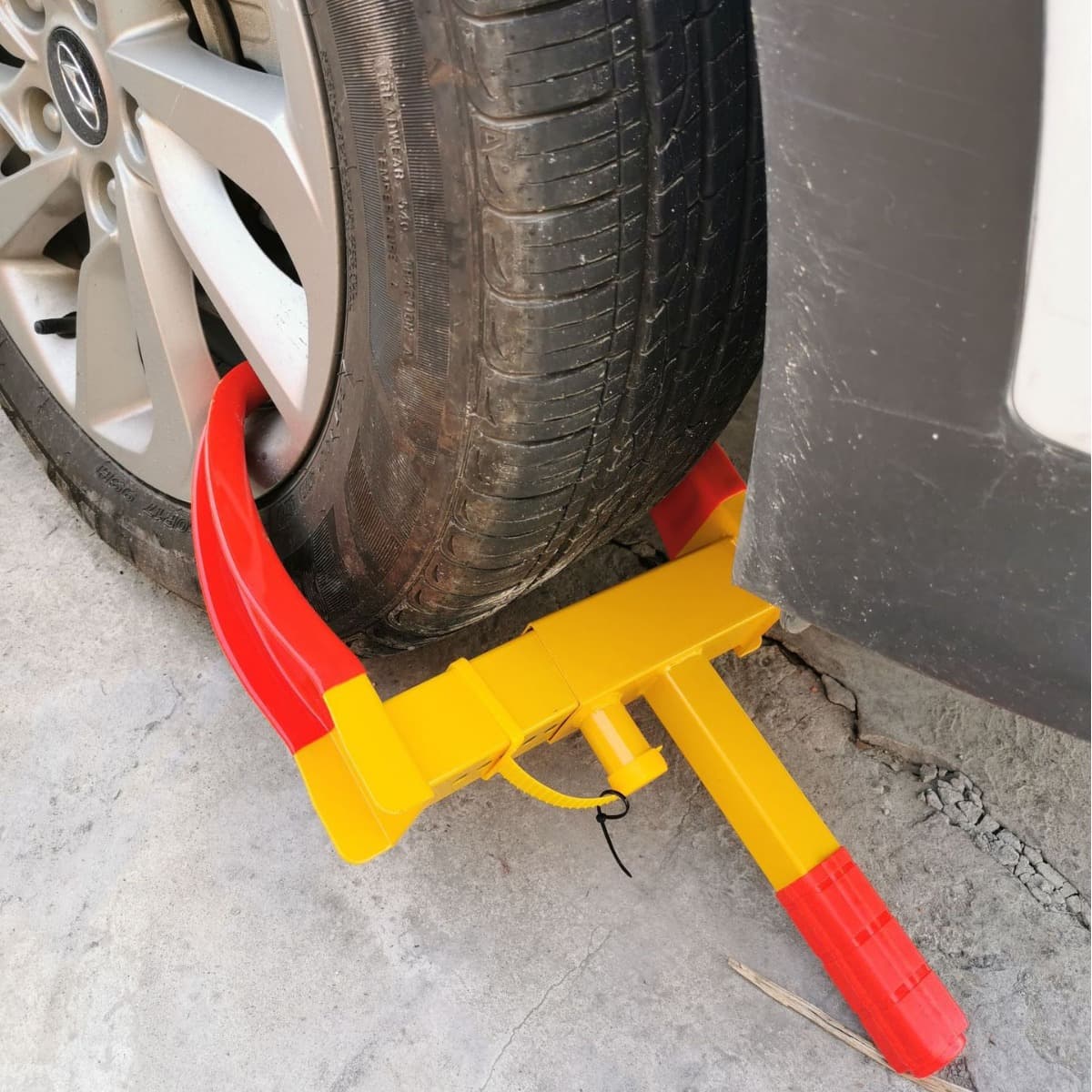 Factory Direct Car Tire Lock Motorcycle Clamp Lock Tricycle Horn Lock Electric Scooter Vise Lock