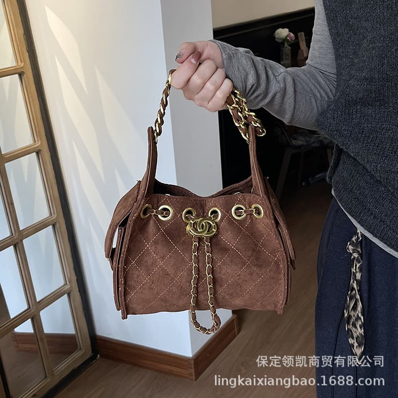 2026 New Diamond Pattern Chain Bag Women's New Large Capacity Drawstring Bucket Bag Shoulder Crossbody Motorcycle Bag Trendy Bag