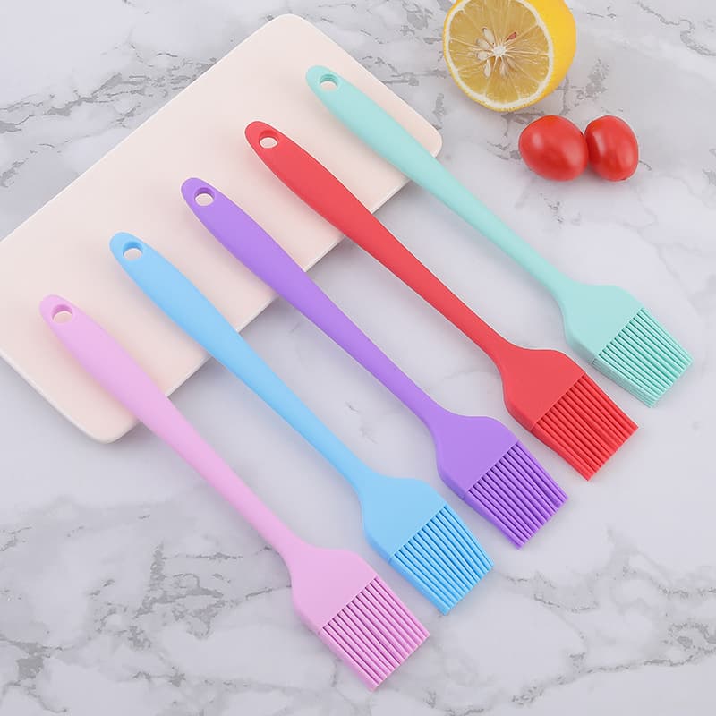 Integrated silicone oil brush, kitchen baking brush, BBQ non-shedding oil sweep, baking tool, small grill brush