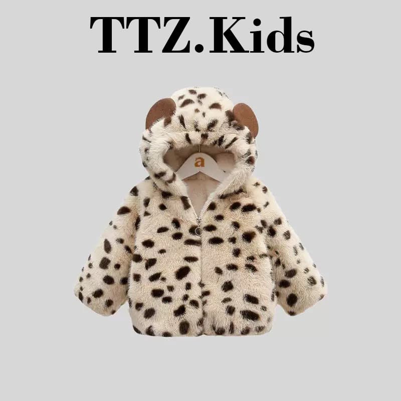 Trendy plush teddy bear sweater coat for boys and girls, perfect for autumn and winter. Also features a stylish and warm design.