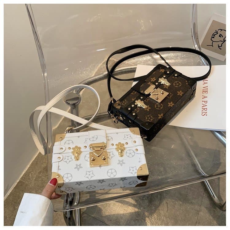 Shoulder bag, women's high-end crossbody bag, retro small box, light luxury boutique women's bag, new old flower small square bag