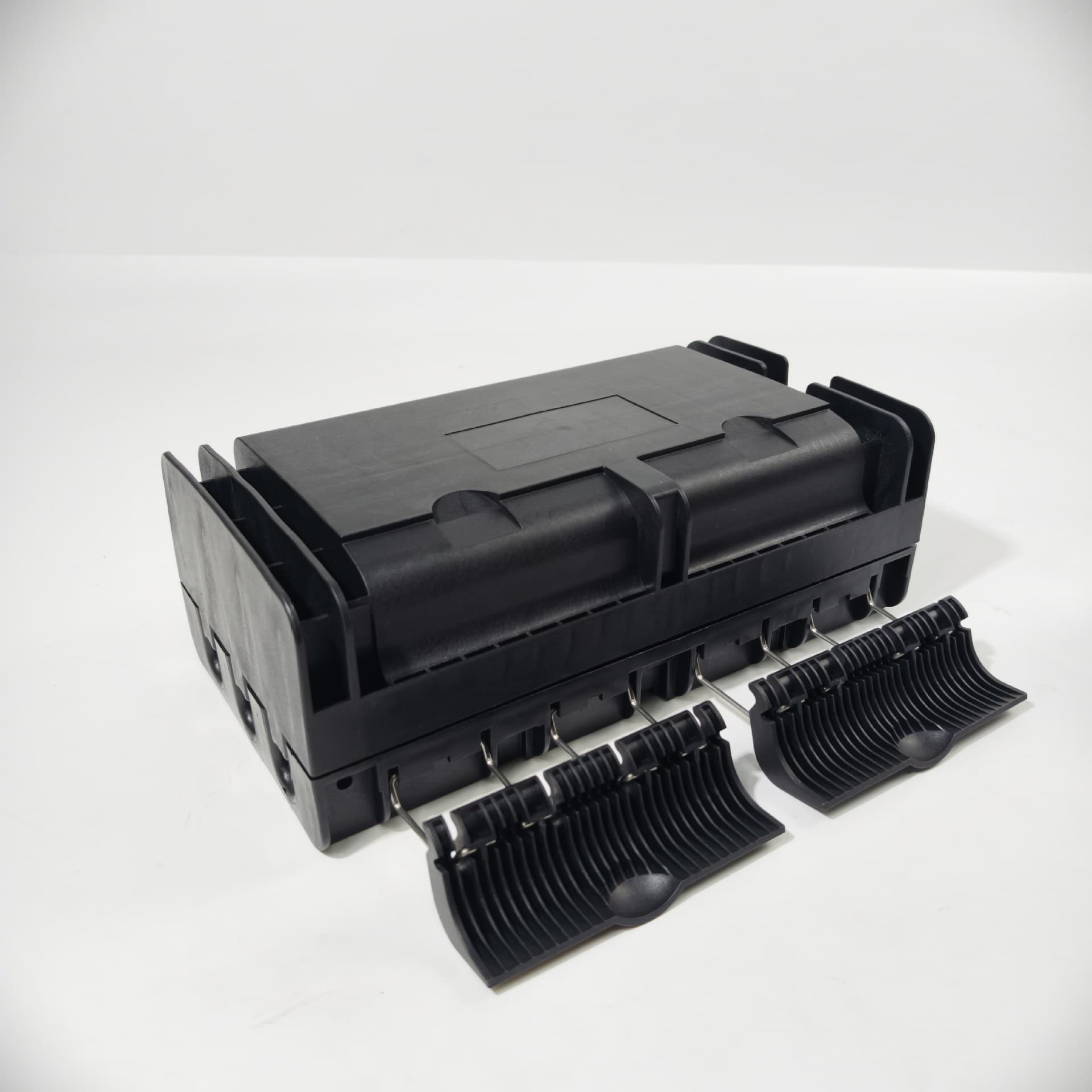 Factory direct sales of 96-core fiber optic splice closures, fiber optic connector closures, wall-mounted, pole-mounted, waterproof and dustproof.