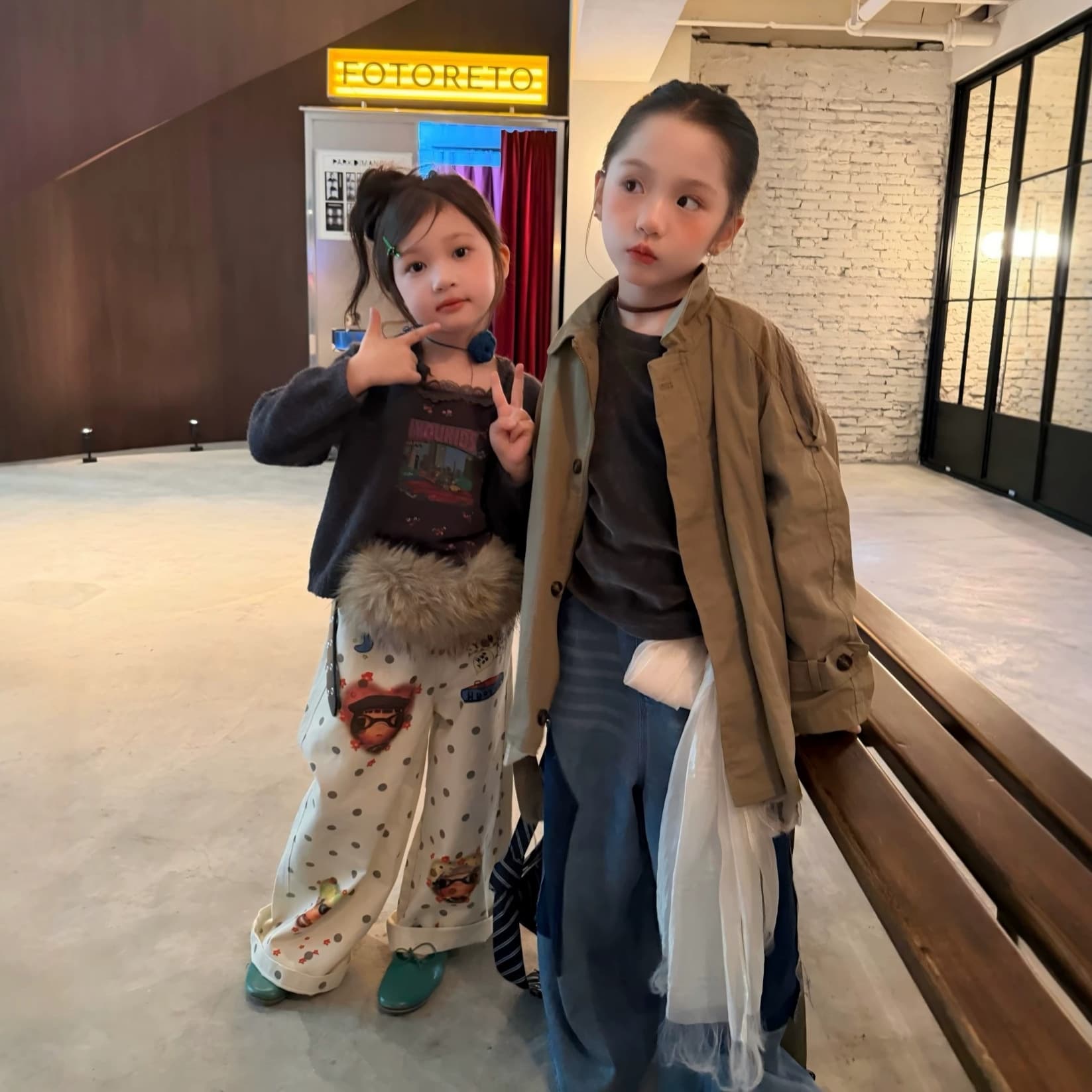 Girls' Outfit Set 26 Autumn New Korean Style Trendy Thick Knit Sweater Cardigan for Older Children with Cartoon Polka Dot Wide-Leg Pants