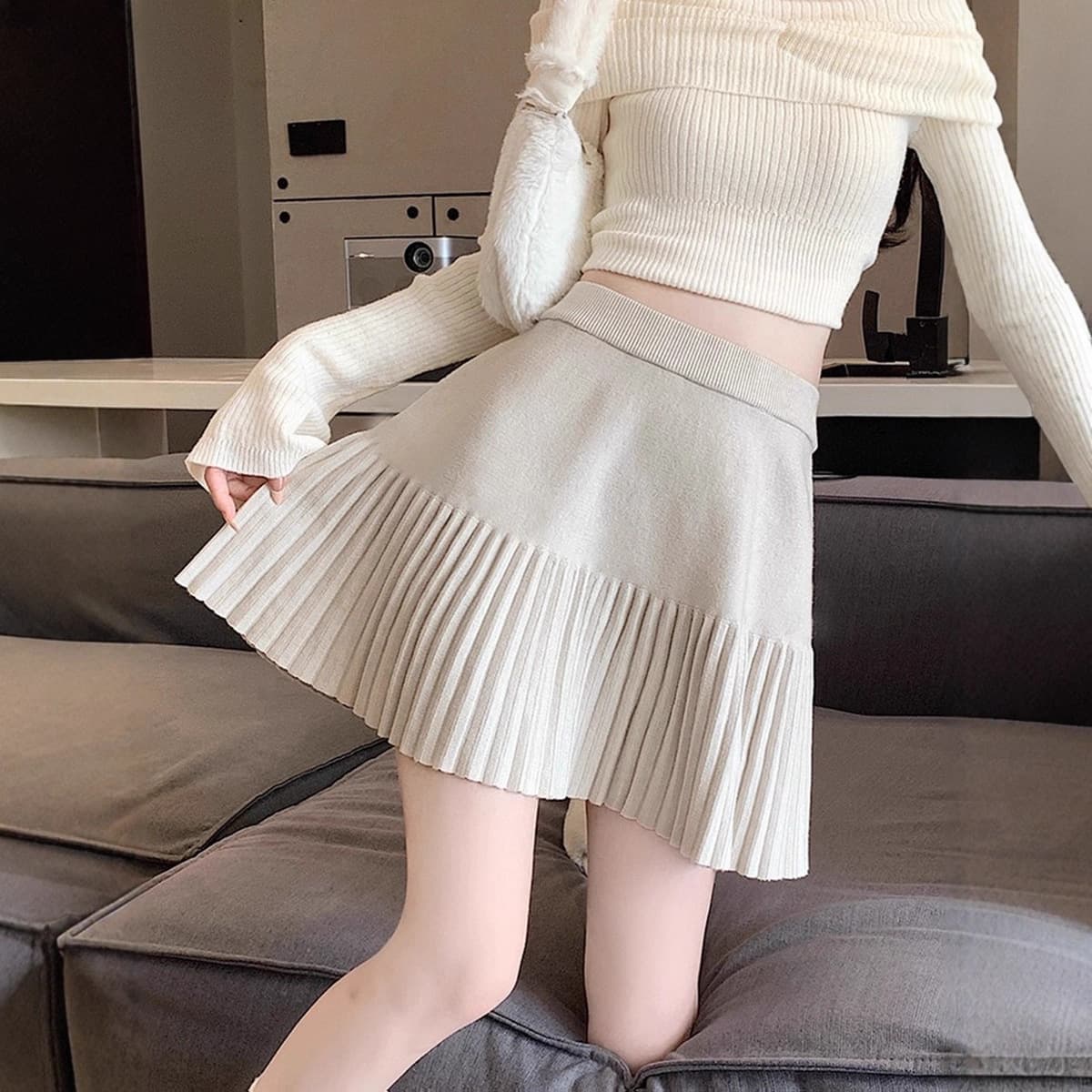 Knitted Pleated Mini Skirt for Women, High-Waist Slimming A-Line Skirt for Petite Figures, Spring and Fall Outfit Base Layer