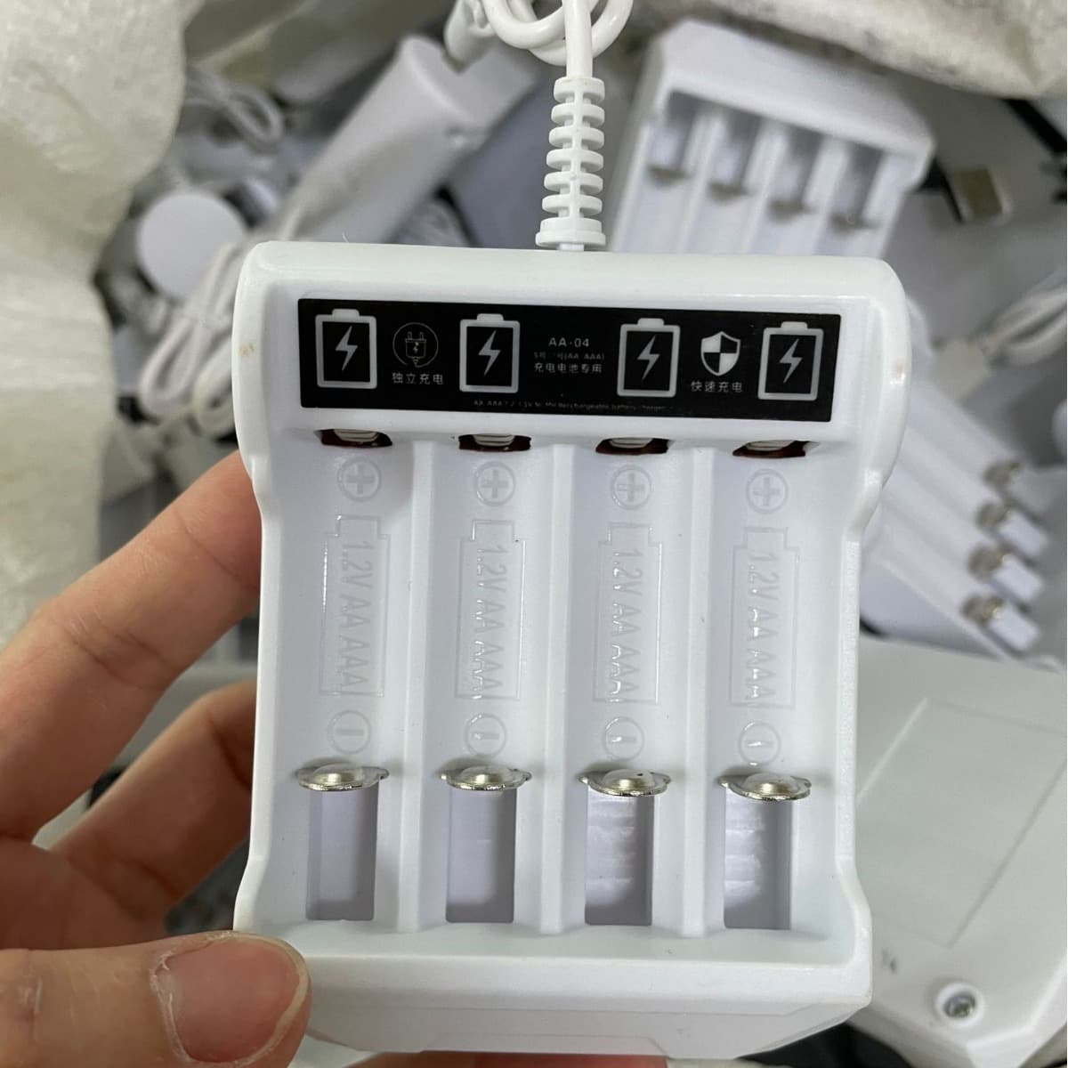 AA/AAA Battery Charger 4-Slot USB with Cable 1.2V Ni-MH Rechargeable Battery Independent Charger for 4 Batteries