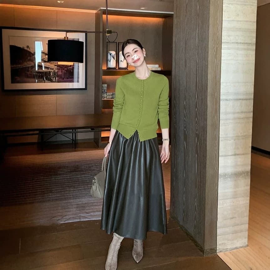 a824-150 RANRAN - Elastic Waist Versatile Leather Skirt (Soft Fabric)
