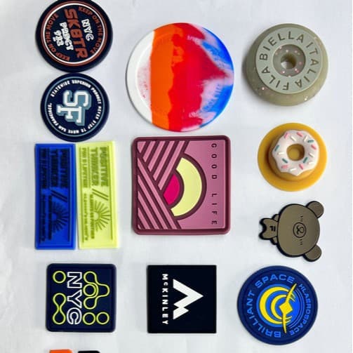 PVC Soft Epoxy Labels, Silicone Labels with Adhesive Backing, Rubber Labels, Gloves, Footwear, Hat Patches, Source Factory