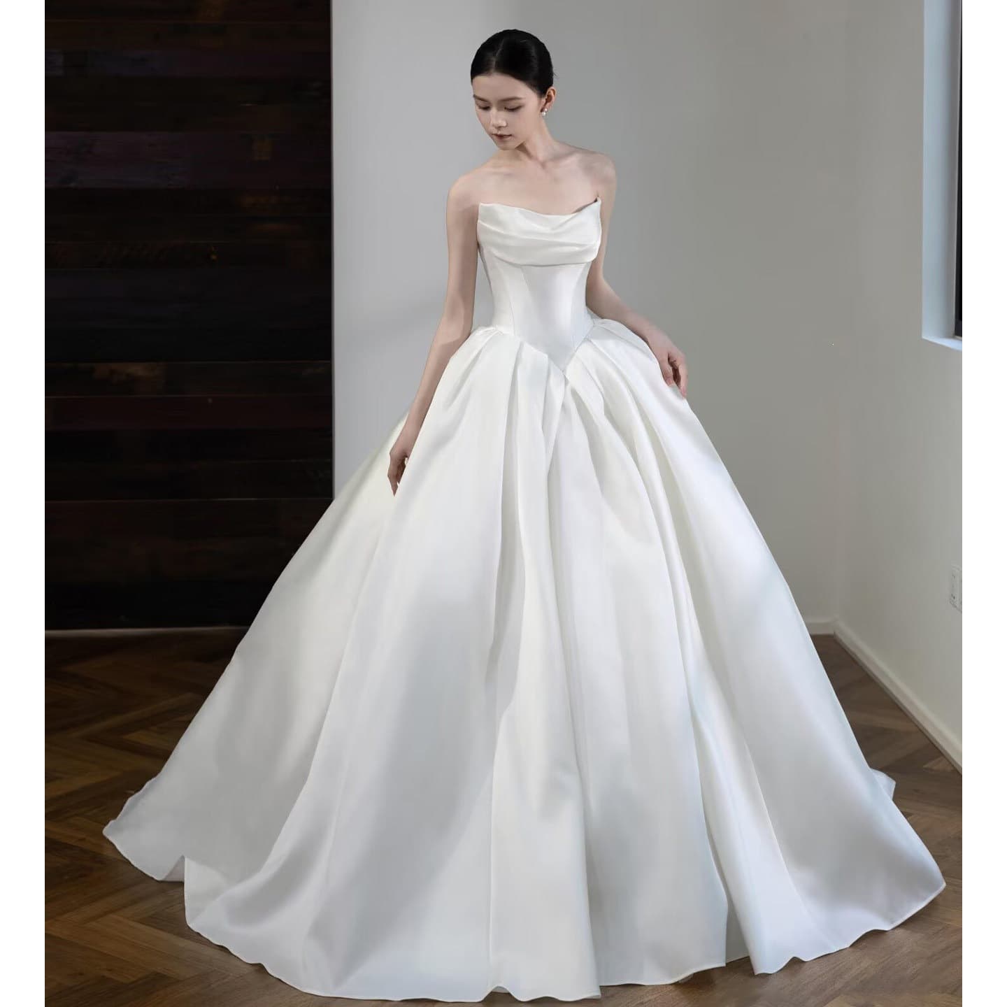 French Bustier Satin Light Wedding Dress 2026 New Style Bride Textured Simple Slimming Train Going-out Travel Photography Main Gown
