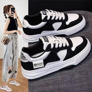 Spring Women's Shoes 2026 New Trendy Viral Middle School Student Casual White Board Shoes Black and White Panda Shoes