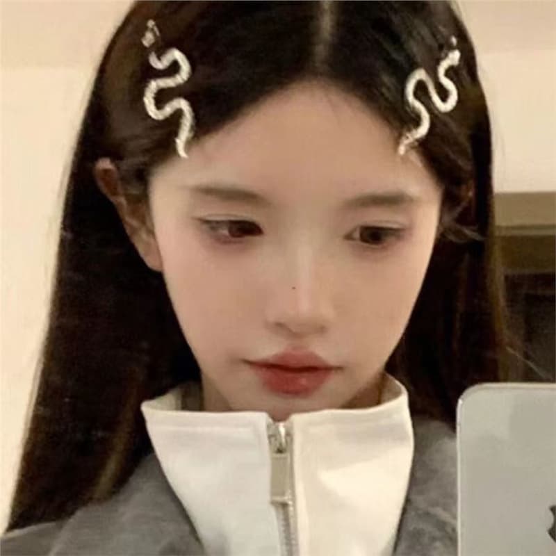 Dark-style cool and sexy girl hair accessory, silver snake-shaped hair clip, bobby pin, European and American style bangs clip