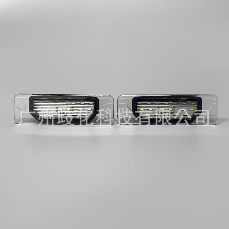 Suitable for Infiniti FX35/45/Q45/L30/L35/M37/M56 car LED license plate lights