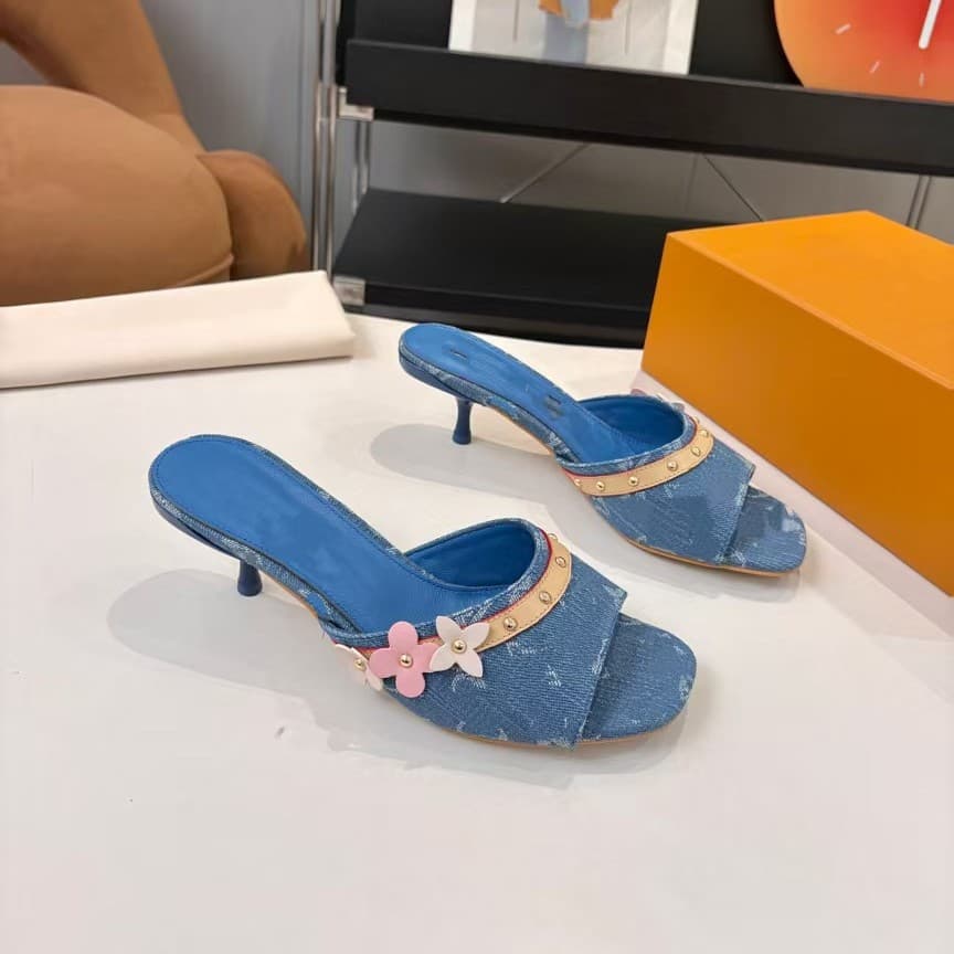 Cross-border 2026 Summer New Women's Monogram Metal Buckle Flat Shoes Cherry One-Strap Mary Jane Monogram Cat Sandals