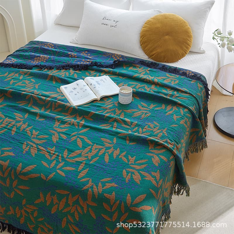 Multi-layer cotton gauze towel blanket, machine washable, suitable for summer use, office, nap, air conditioning, and home use.