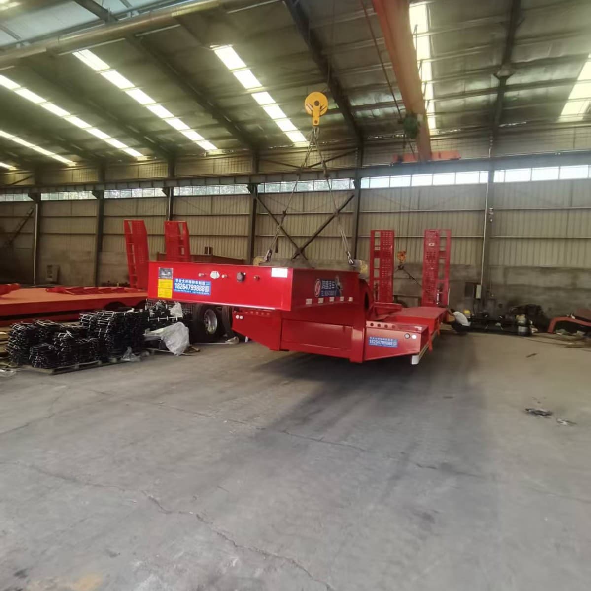Two-Line Four-Axle Excavator Platform Trailer, Paver Transport Semi-Trailer, 13-Meter Folding Hydraulic Ramp Semi-Trailer