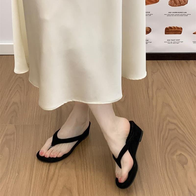 Vintage French Wedge Flip Flops for Women Summer 2026 New Style Sandals for Dresses Fairy Style Beach Sandals