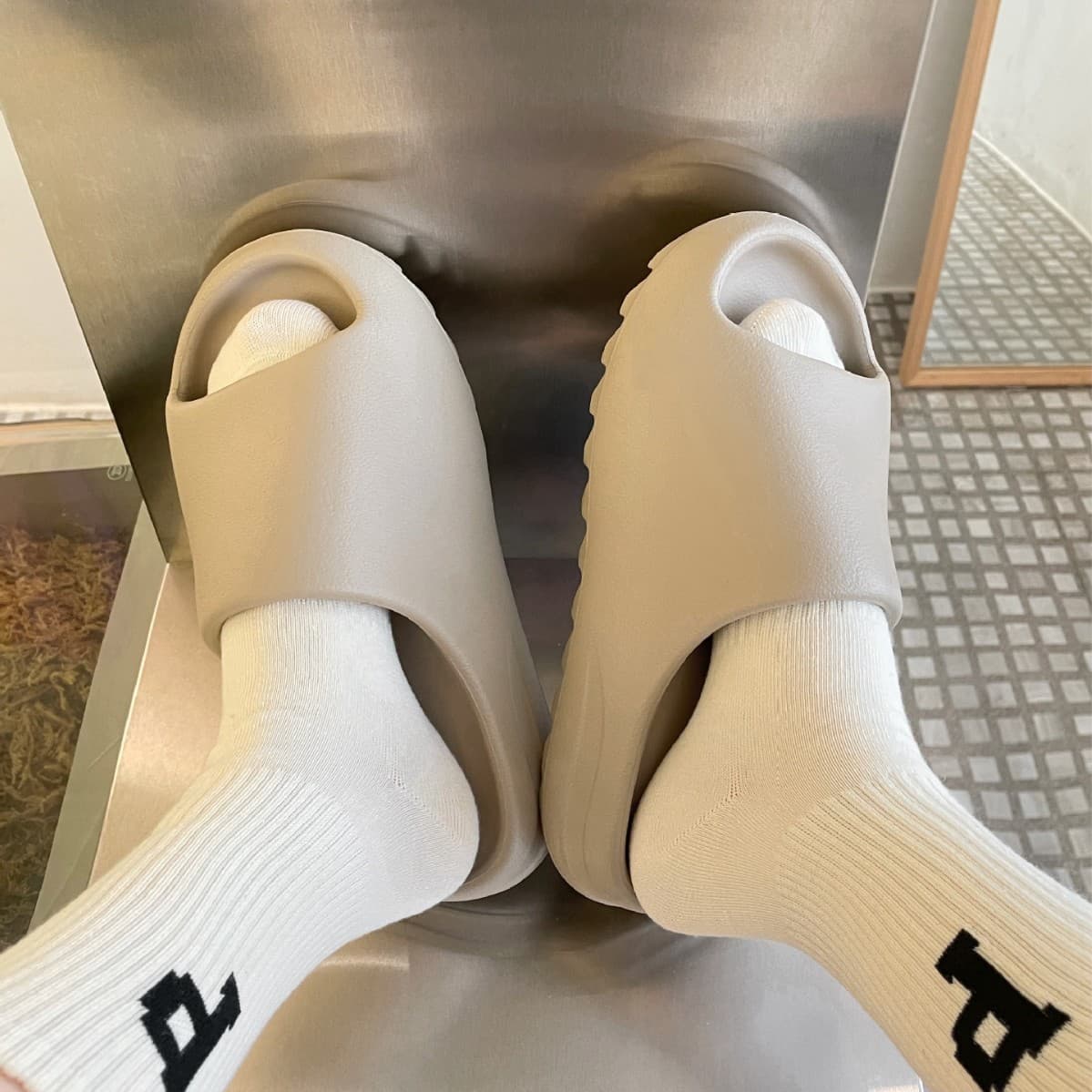 Putian coconut slippers yeezy slippers slide rice brown non-slip warm sand yellow outer wear shoes for men and women trendy