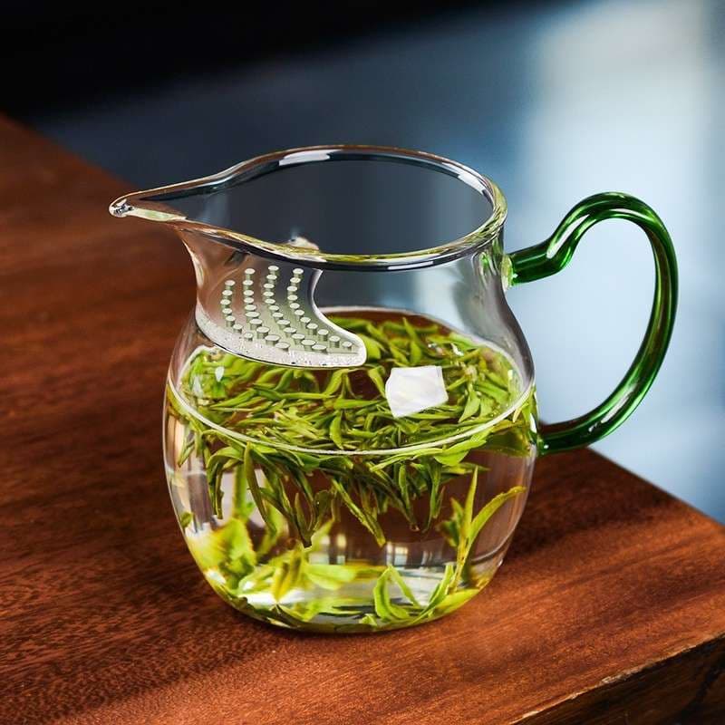 Large-bellied transparent glass crescent-shaped fairness cup, tea strainer, tea pitcher, tea dispenser, Kung Fu glass colored handle tea bowl