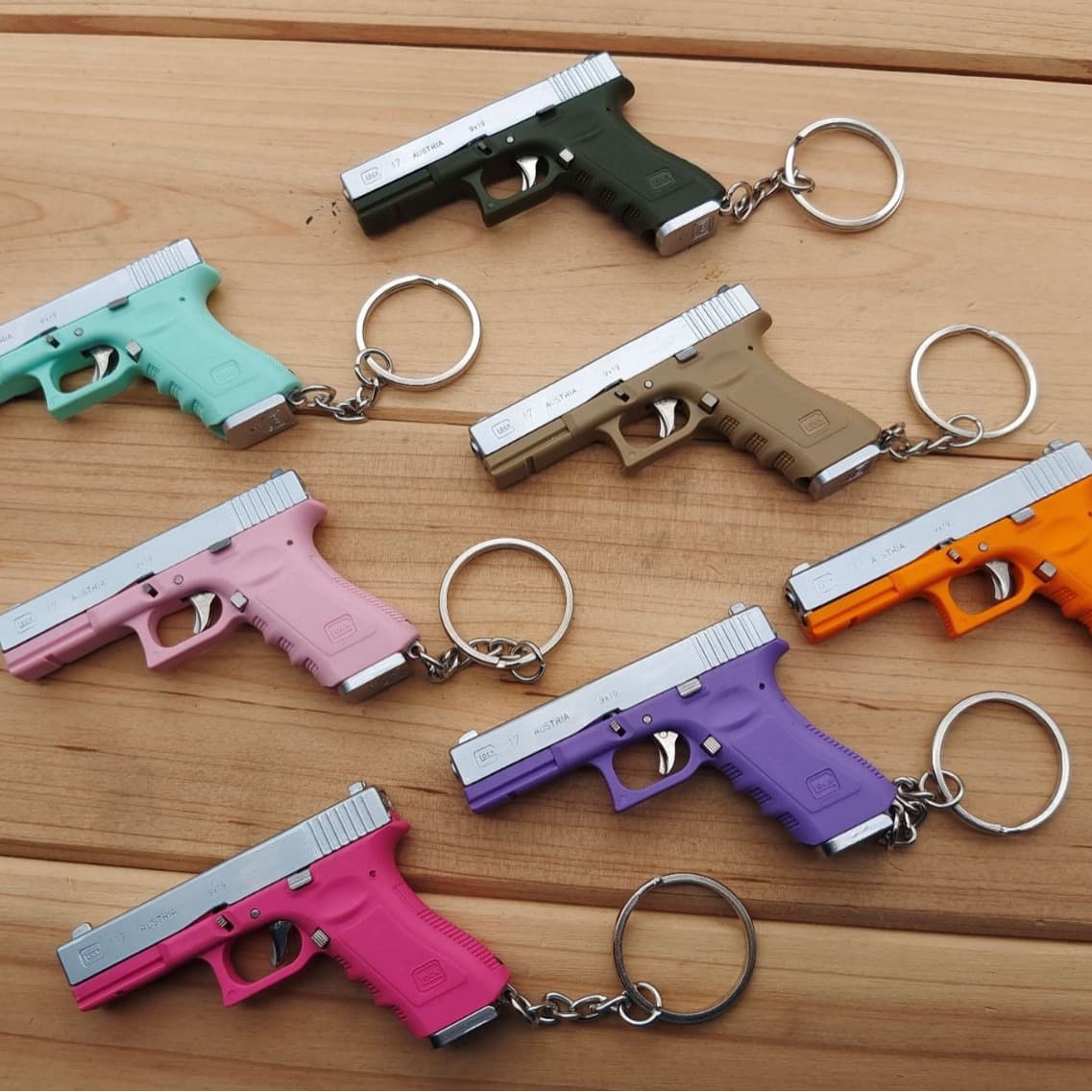 Cross-border 1:3 Alloy Empire G17 Glock Color Model Keychain Pendant Toy Gun Non-firing, Export