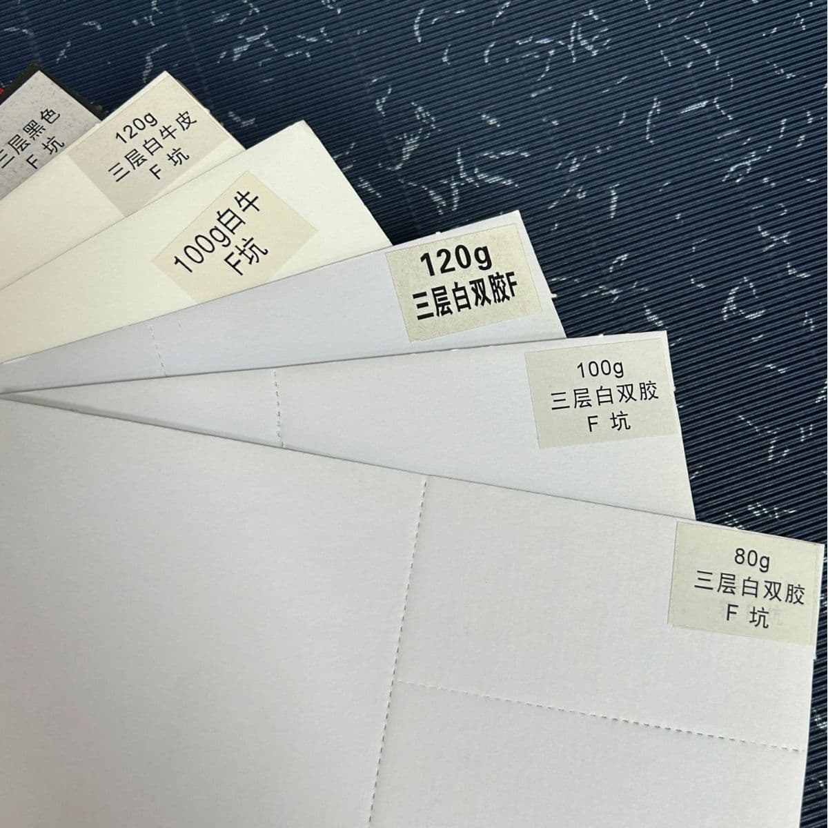 Manufacturer Direct 80-120g White Three-layer White Double-coated F-flute Cosmetic Box Inserts Tea Box Corrugated Paper Wholesale