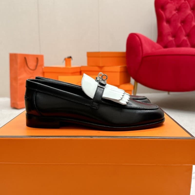 Custom Premium Steel Buckle Loafer Flat Round Toe Tassel British Style Metallic Silver Buckle Shoes for Women