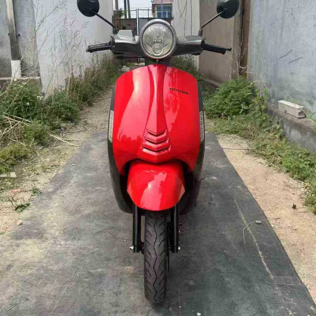 Vespa Retro Large Turtle Scooter Retro Motorcycle Red Body Displacement 150cc Fuel Commuter Motorcycle