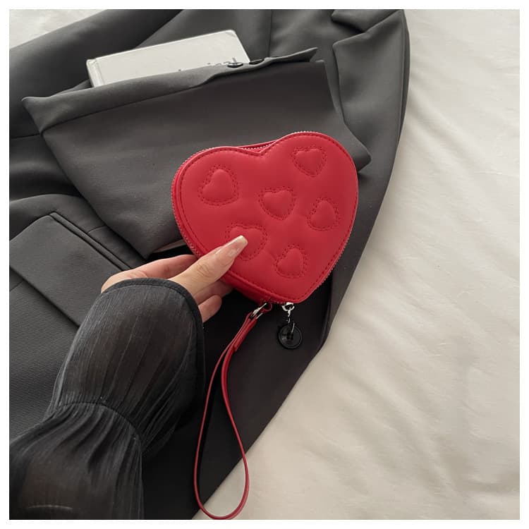 Heart-Shaped Bag for Women, New Trendy Niche Design, Lipstick Coin Purse, Fashionable and Elegant Handbag, Versatile Women's Small Bag