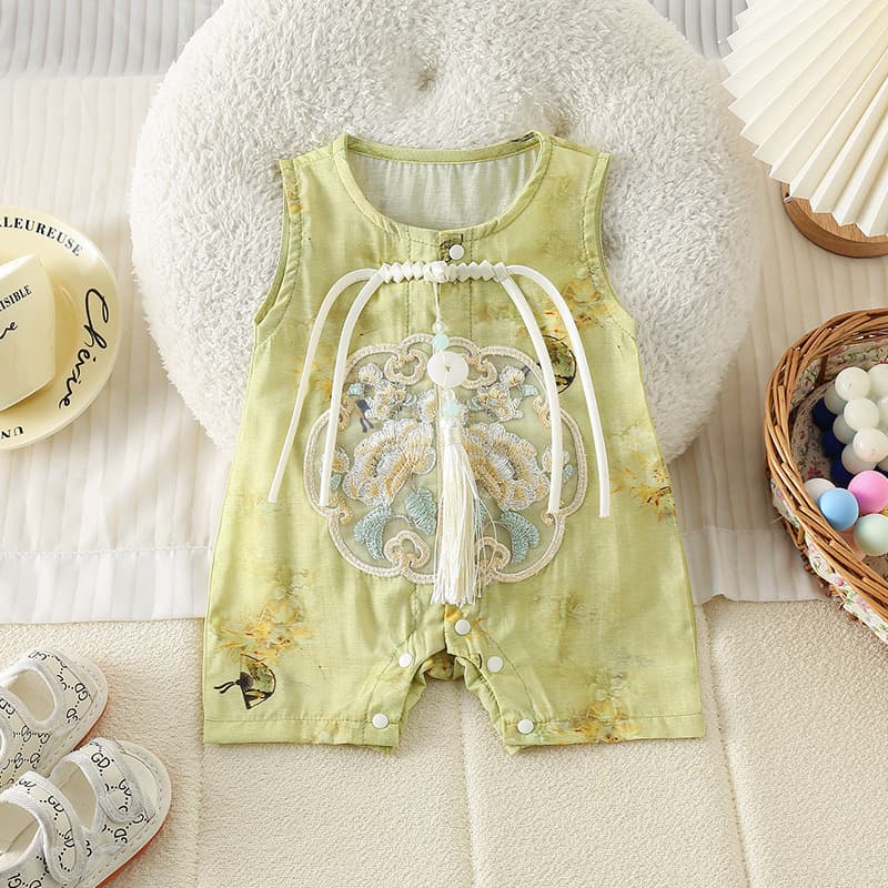 Newborn baby summer clothes new Chinese style baby super cute baby clothes newborn sleeveless maple leaf fan embroidered crawling clothes