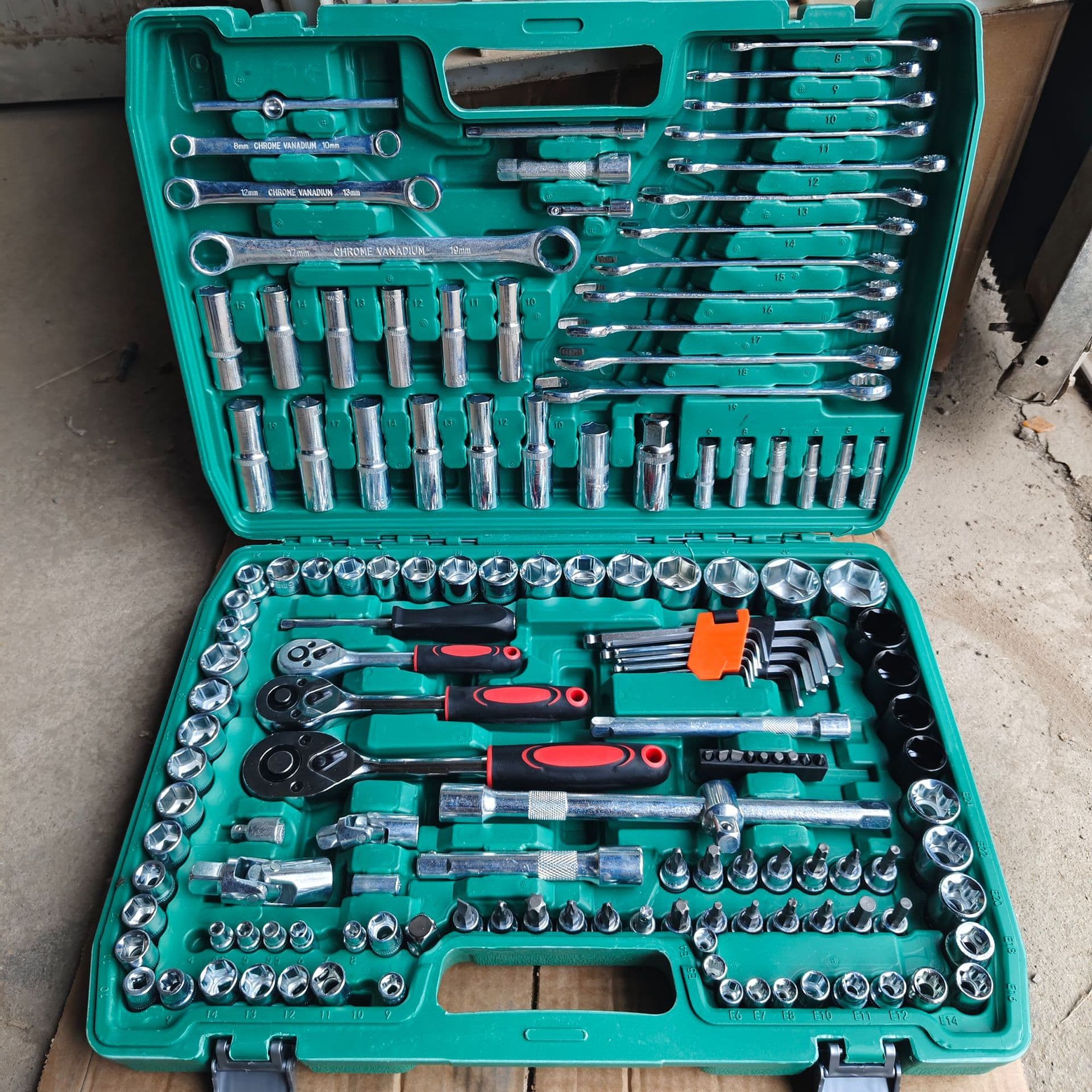 151-Piece Socket Wrench Set Universal Socket Ratchet Wrench Car Repair Mechanic Combination Tool