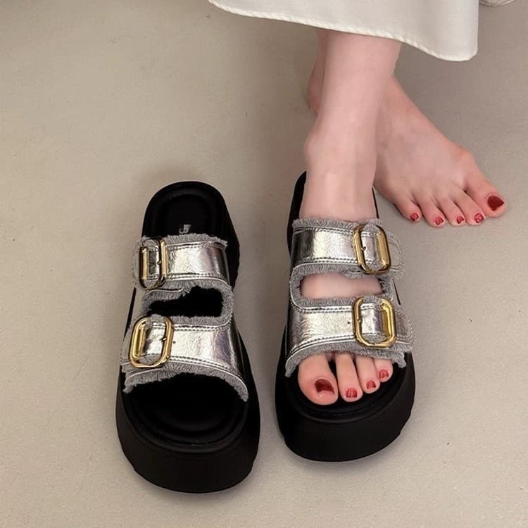 Thick-soled 6 cm taller flip-flops for women 2026 new summer outer wear platform sandals and slippers for small people, beach shoes