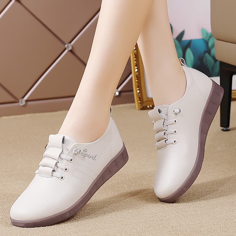 Anti-Slip Lightweight Mother Shoes Soft Sole Shallow Mouth Women's Single Shoes Slip-On Low-Top Shoes Casual Shoes Comfortable Leather Shoes for Middle-Aged and Elderly