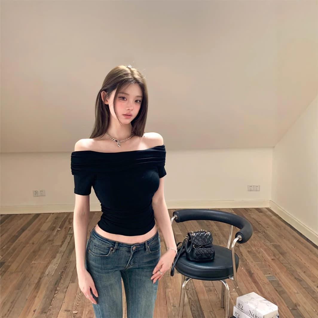 Women's off-shoulder short-sleeved T-shirt 2025 summer new sexy hot girl close-fitting waist short off-shoulder student top