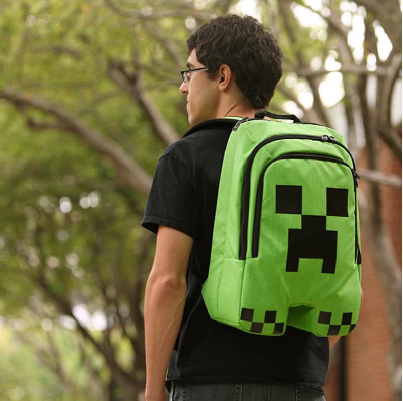 Minecraft peripheral crawler backpack, Creeper JJ monster backpack, complete with tags, large stock available for wholesale.