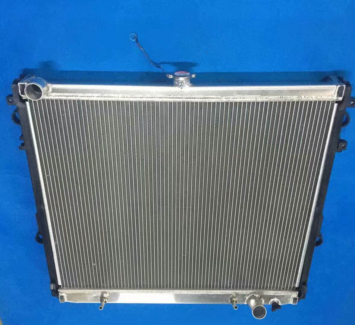 5700 LX570 All-Aluminum Radiator Land Cruiser UZJ200 5.7L Displacement