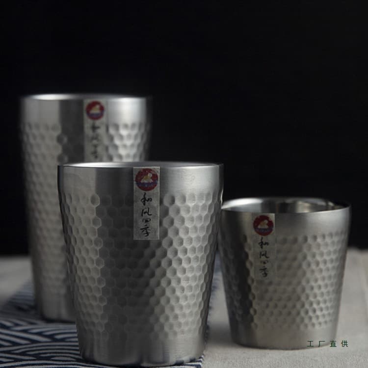 Double-walled 304 stainless steel water cup/beer mug with stylish hammered texture, a retro look suitable for home use, restaurants, and teacups.