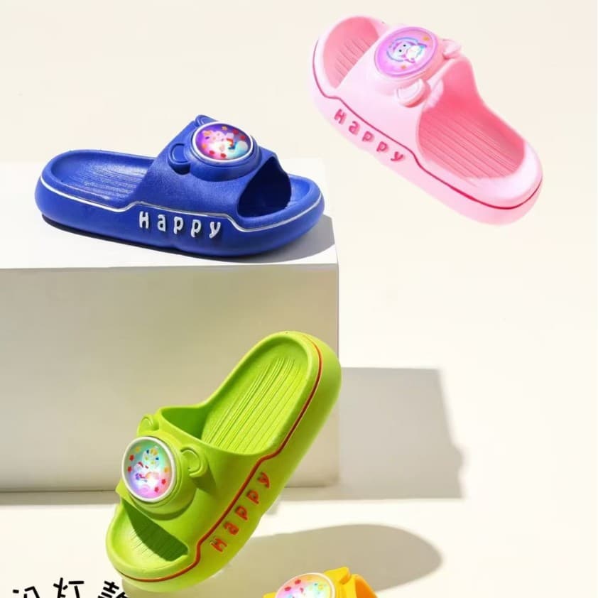 Wuchuan's new fashionable home outing non-slip wear-resistant cute three-dimensional cartoon slippers for small, medium and large children 588+3
